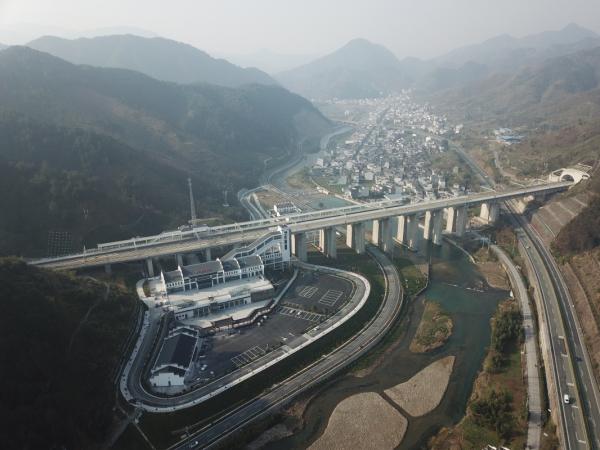 高鐵新增一條黃金旅游線：杭昌高鐵杭州至黃山段開通運營