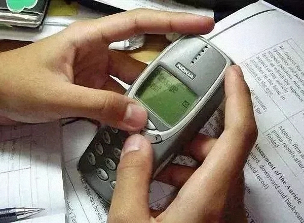 G手機和4G手機有何不同：能否兼容4G網(wǎng)，資費會更貴嗎"